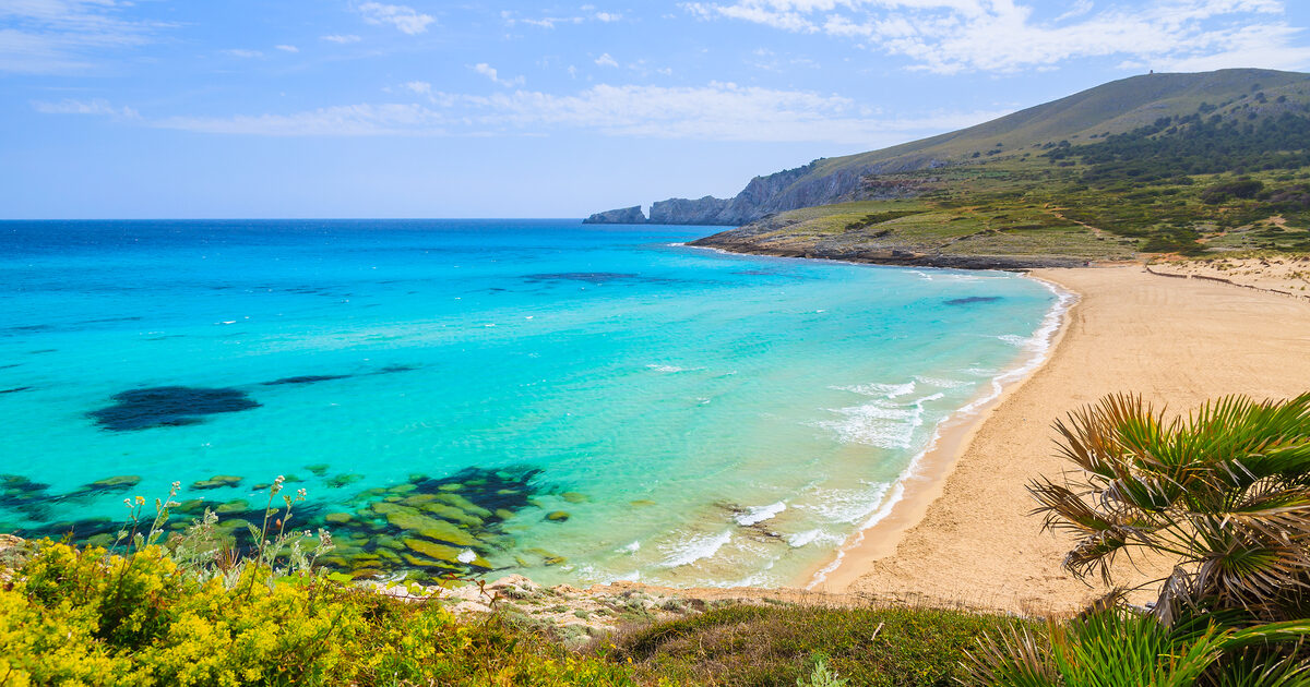 Hiking with the most beautiful views to Cala Mesquida Bay